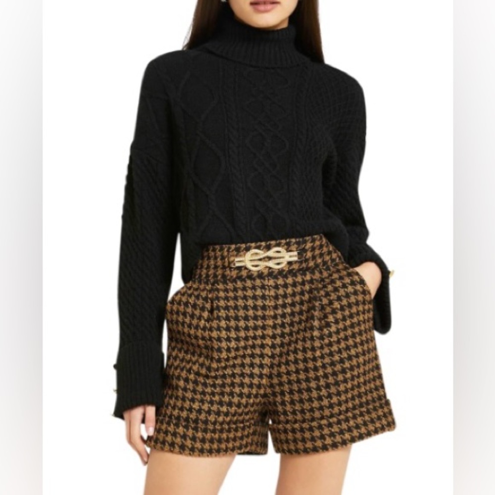 River Island Shorts size 6 fits US 2